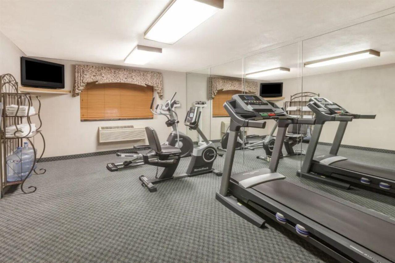 Hotel Ramada By Wyndham Airport North 2*