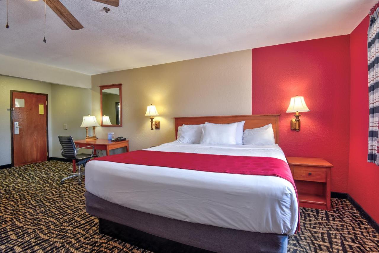 Hotel Ramada By Wyndham Airport North Oklahoma City
