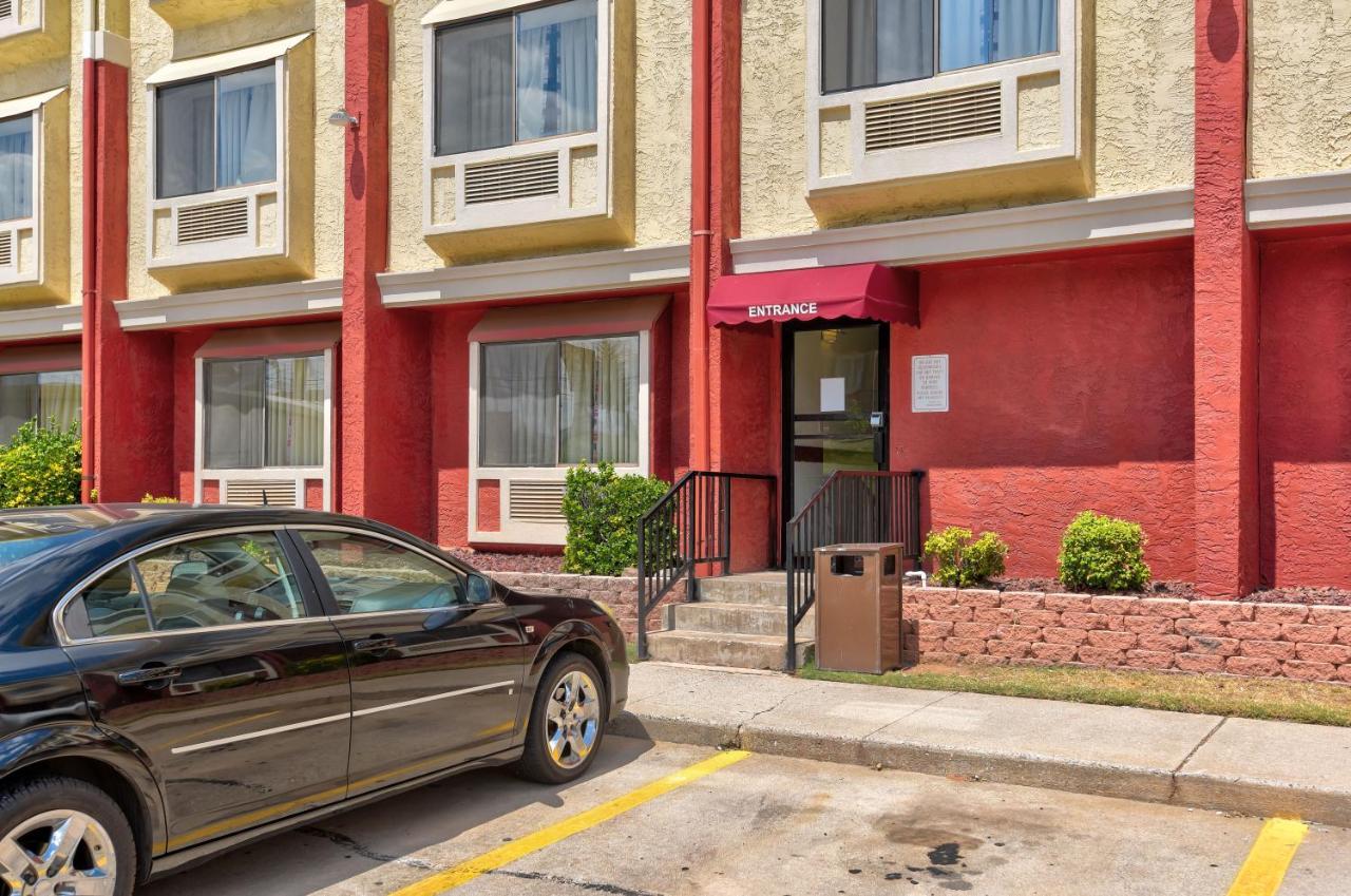 Ramada By Wyndham Airport North 2*