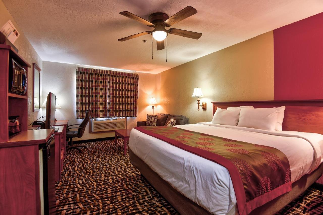 Ramada By Wyndham Airport North 2*