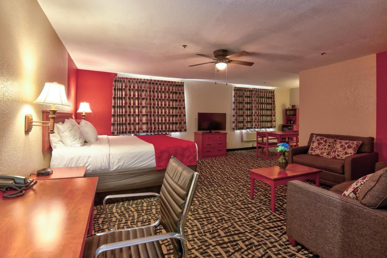 Ramada By Wyndham Airport North Oklahoma City
