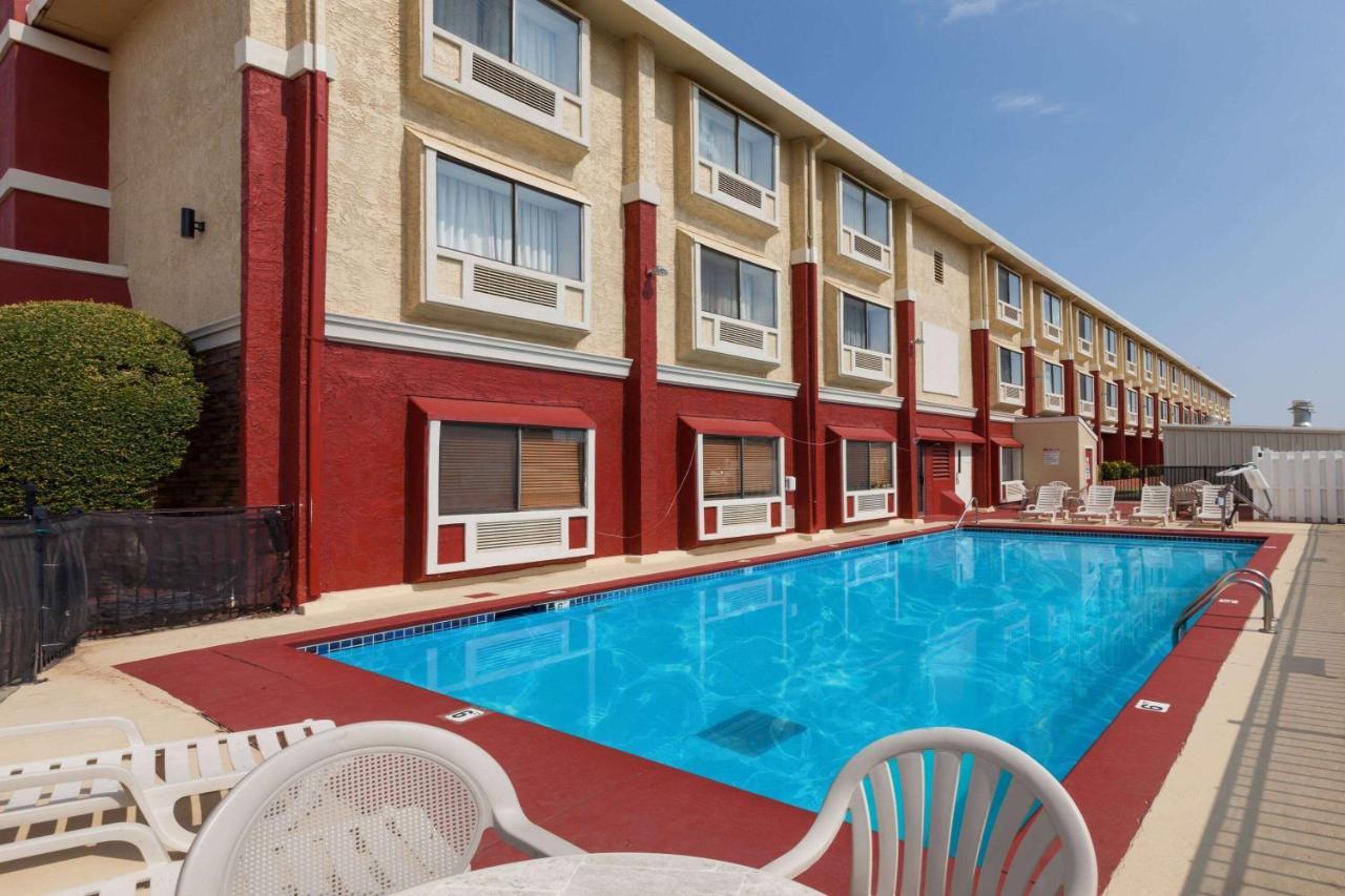 Hotel Ramada By Wyndham Airport North 2*